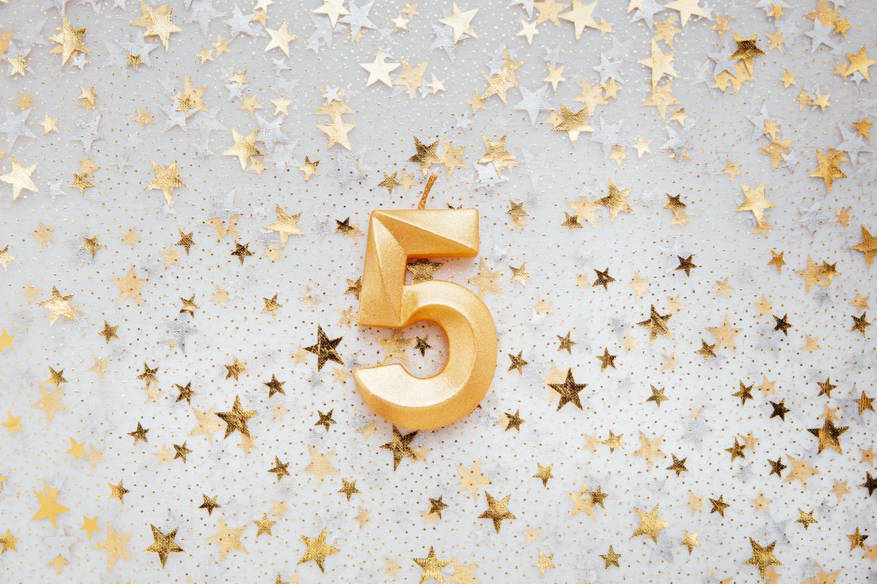 Celebrating_5_Years_of_Best_Holistic_Life_A_Journey_of_Growth_Inspiration_and_Transformation_(@Best-Holistic-Life-Magazine_@Featured-Article_@Jana-Short)_Cover-Photo