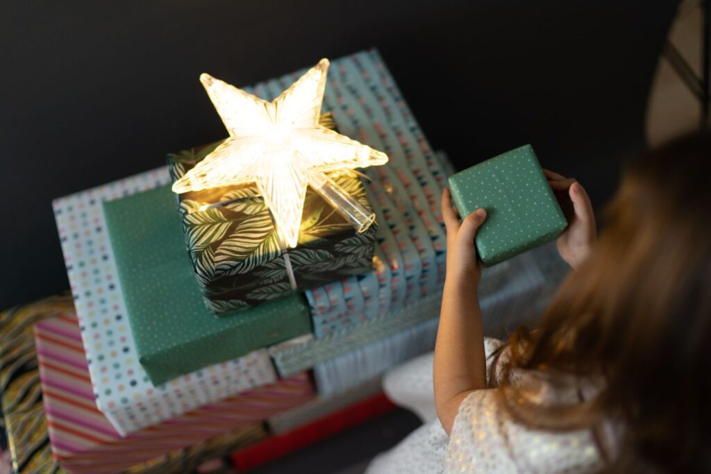 This_Holiday_Season_Give_the_Gift_of_Light_(@Best-Holistic-Life_@BestHolisticLifeMagazine_@Andrew-Mercein)_Cover-Photo