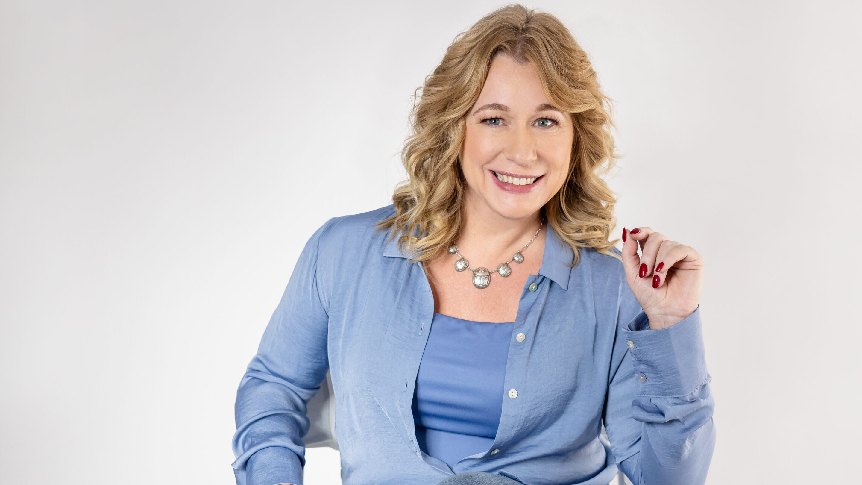 Exclusive_Interview_with_Dawna_Campbell_Visionary_of_the_Year_2025_(@Best-Holistic-Life_@BestHolisticLifeMagazine_@New-Release_@Dawna-Campbell_@Mind-Whisperer)_Photo