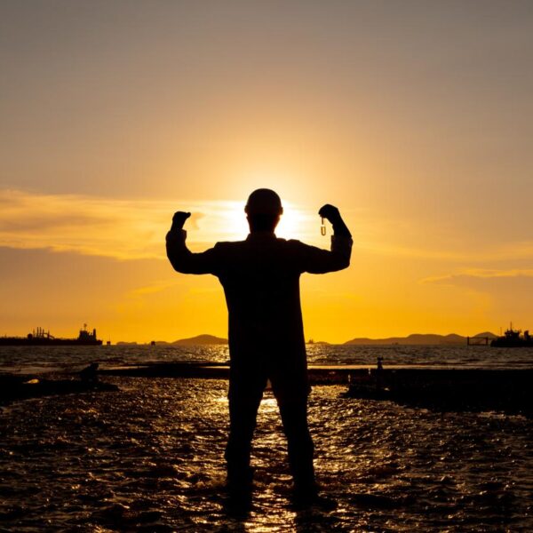 Six_Ways_to_Know_You_Have_a_Strong_Mindset_Empowering_Ex-Military_First_Responders_and_Healthcare_Heroes_to_Lead_Resilient_Lives_(@Best-Holistic-Life-Magazine_@Featured-Artic_@Scott-Gates)_Cover-Photo