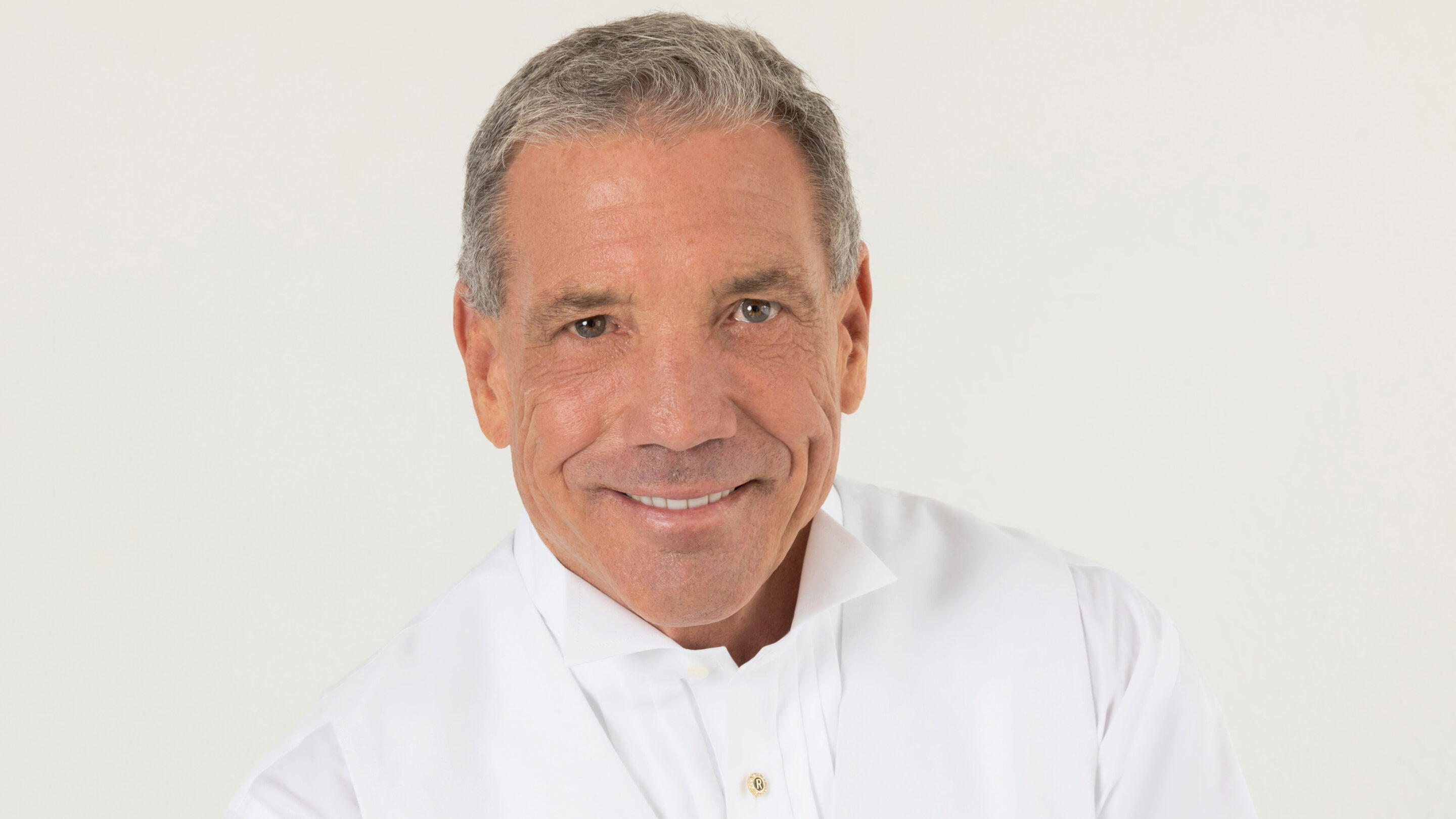 Health_is_True_Luxury_(@Best-Holistic-Life_@BestHolisticLifeMagazine_@New-Release_@Sir-James-Gray-Robinson)_Cover-Photo