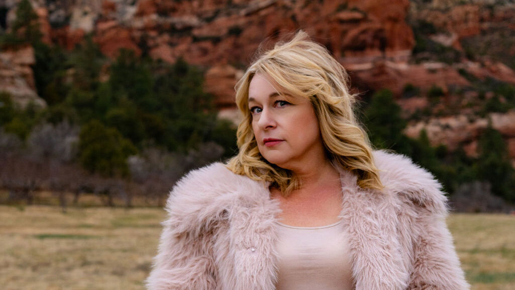 Reclaiming_the_Feminine_A_New_Era_of_Power_Presence_and_Purpose_(@Best-Holistic-Life_@BestHolisticLifeMagazine_@New-Release_@Dawna-Campbell)_Cover-Photo