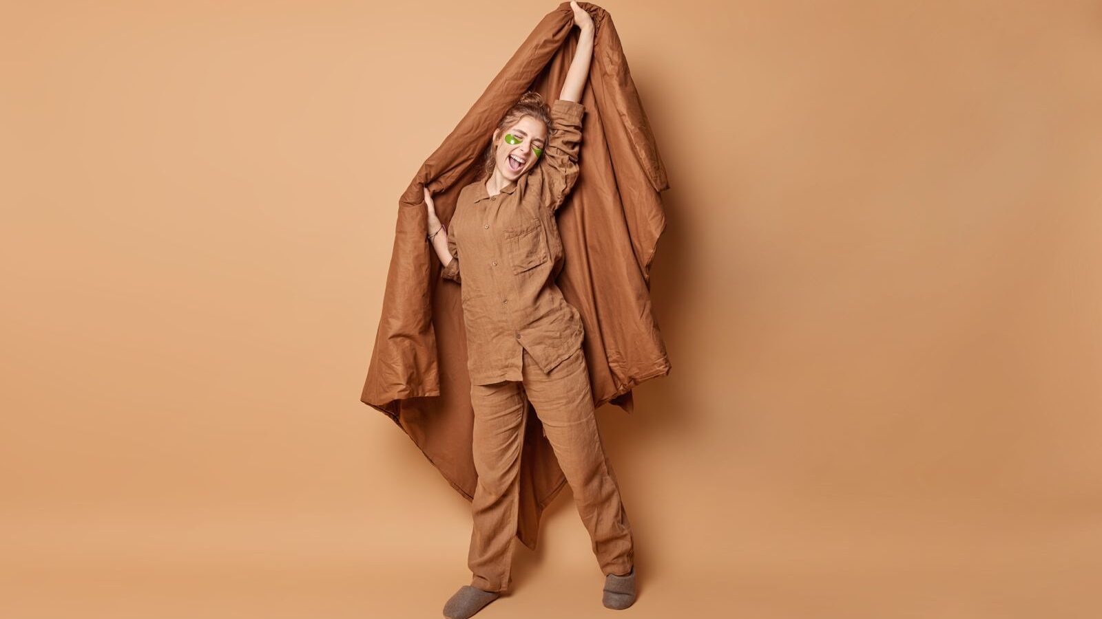 Aromatherapy_Meets_Deep_Pressur_How_Scented_Weighted_Blankets_Enhance_Sleep_(@Best-Holistic-Life_@BestHolisticLifeMagazine_@New-Release_@Dr-Tawnie-Lowther)_Cover-Photo