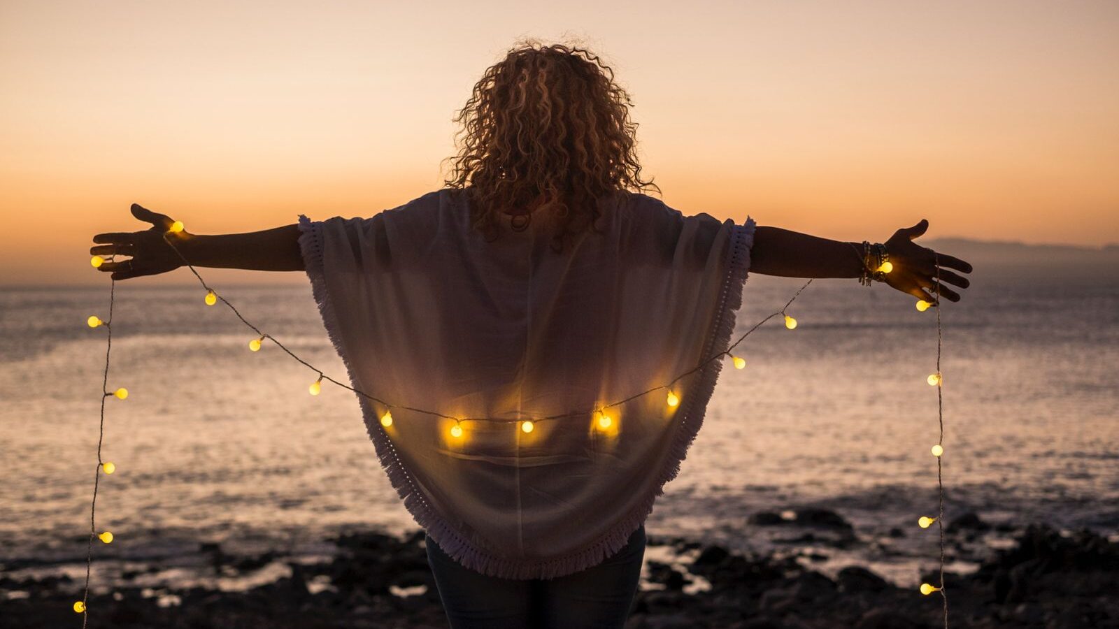 Glow_Through_What_You_Go_Through_Turning_Pain_into_Purpose_(@Best-Holistic-Life_@BestHolisticLifeMagazine_@New-Release_@Jane-Taphayachan)_Cover-Photo