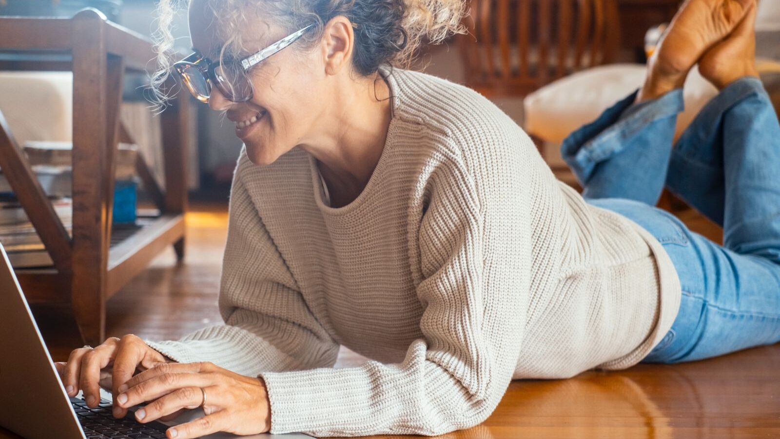 Glow_Through_What_You_Go_Through_Turning_Pain_into_Purpose_(@Best-Holistic-Life_@BestHolisticLifeMagazine_@New-Release_@Jane-Taphayachan)_Cover-Photo