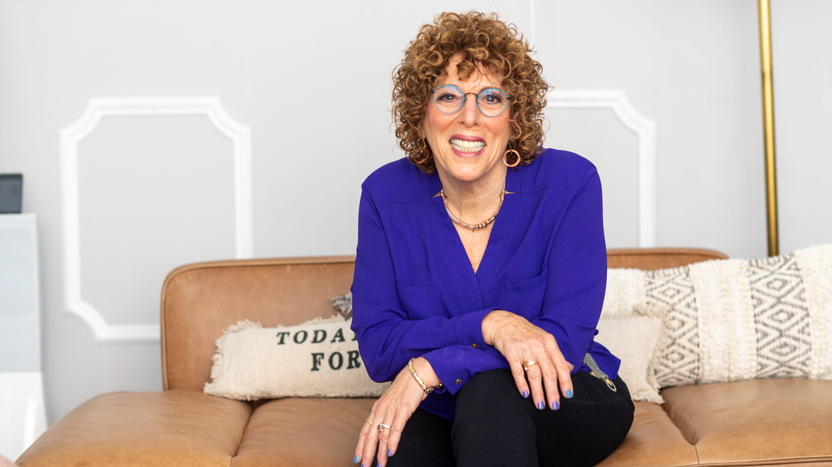 Glowing_Skin_Gorgeous_Makeup_Riman_is_Changing_the_Game_(@Best-Holistic-Life_@BestHolisticLifeMagazine_@New-Release_@Judy-Hahn)_Cover-Photo