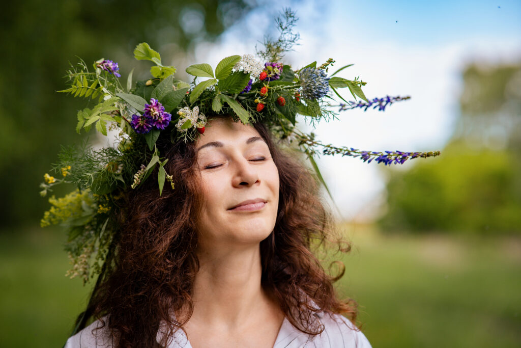 The_Luxury_of_Abundance_The_Sacred_Feminine_Power_of_Receiving_(@Best-Holistic-Life_@BestHolisticLifeMagazine_@New-Release_@Dawna-Campbell)_Cover-Photo